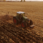 Qué es la barra de tiro del tractor y qué función tiene